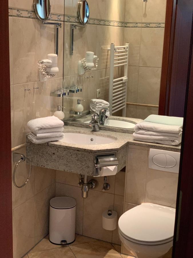Private Suite Im Gebaeude Des Graf Eberhard Hotels Bad Urach Exterior foto